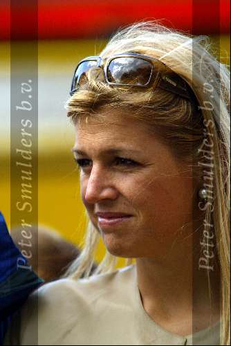 Kaagdorp 11 juli 2002
Prinses Maxima op een volgboot om haar man te zien zeilen