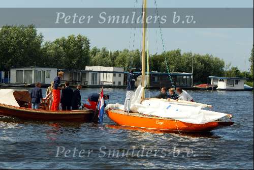 Kaagdorp 11 juli 2002
Prinses Maxima op een volgboot om haar man te zien zeilen