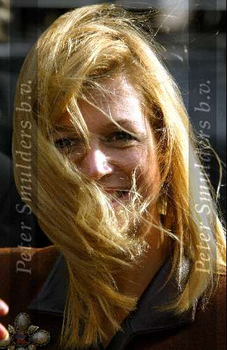 Den haag 11 september 2003
Maxima bij opening gebouw fmo in den haag
In verwachting