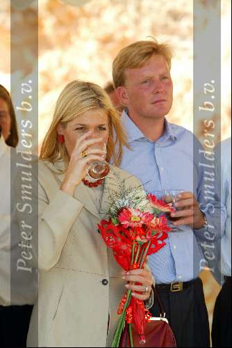 Curacao 12 augustus 2002
Prins Willem Alexander en Prinses Maxima op Curacao
Drinkend glaasje wijn