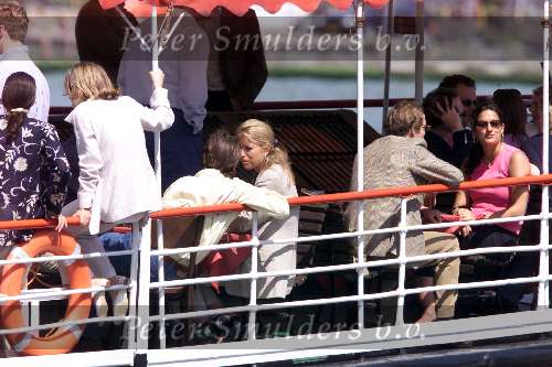 Amsterdam13 mei 2001
Prins Constatijn en Laurentien Brinkhorst varen met radarboot Kapitein Kok en hun vrienden.
Maxima