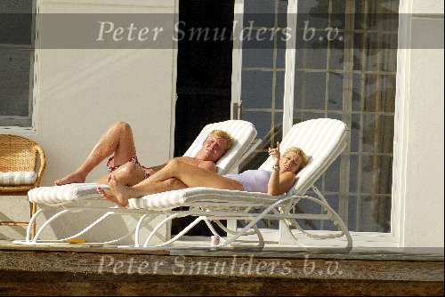 Curacao 13 augustus 2002
Prins Willem Alexander en Prinses Maxima aan het zonnen