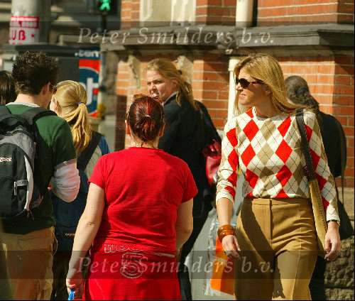 Amsterdam 17 april 2003
Maxima met haar zus en .... in Amsterdam aan het shoppen