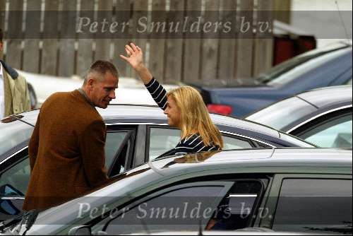 Muiden 17 juni 2002
Prinses Maxima op weg met bagage naar de  Groene Draeck.
Beveiliging
