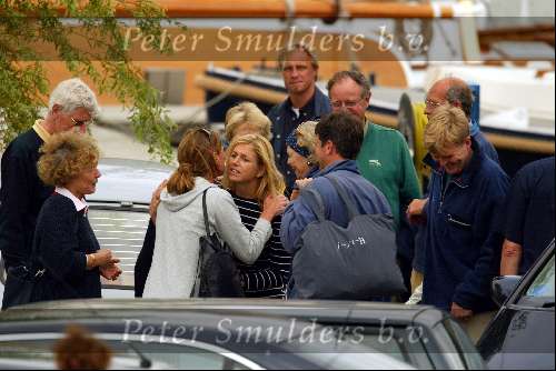 Muiden 17 juni 2002
Koningin Beatrix en Prins Willem Alexander en Prinses Maxima bij aankomst  Groene Draeck.