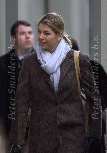 New York 20 februari 2000
Maxima wandelend door New York met haar jongste broer