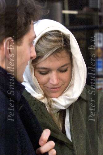 New York, 22 januari 2000
Prins Willem Alexander samen met Maxima na afloop van een diner samen met een beveiligingsbeambte
Rest. CIPRIANI Downtown