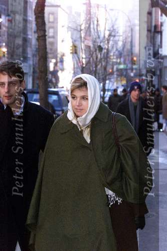 New York, 22 januari 2000
Prins Willem Alexander samen met Maxima na afloop van een diner samen met een beveiligingsbeambte
Rest. CIPRIANI Downtown