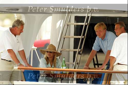 Porte Ercole 23 juli 2002
Prins Willem Alexander en Prinses Maxima varen aan boord van de Jumbo VI met beveiligimg