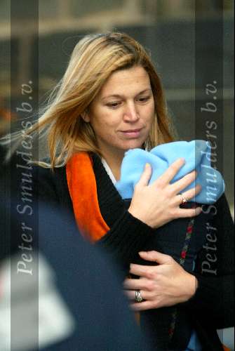 Amsterdam 28 december 2003
Prinses Maxima en Prinses Amalia wandelen met ouders Maxima en broer en zus bij Paleis op de Dam.Jorge Zorreguita en Carmen Zorreguita
Peter Smulders bv