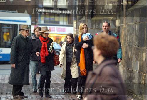 Amsterdam 28 december 2003
Prinses Maxima en Prinses Amalia wandelen met ouders Maxima en broer en zus bij Paleis op de Dam.
Peter Smulders bv