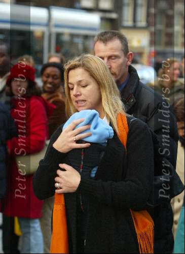 Amsterdam 28 december 2003
Prinses Maxima en Prinses Amalia wandelen met ouders Maxima en broer en zus bij Paleis op de Dam.Jorge Zorreguita en Carmen Zorreguita
Peter Smulders bv