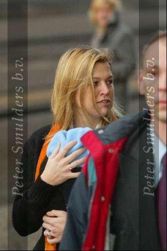 Amsterdam 28 december 2003
Prinses Maxima en Prinses Amalia wandelen met ouders Maxima en broer en zus bij Paleis op de Dam.Jorge Zorreguita en Carmen Zorreguita
Peter Smulders bv