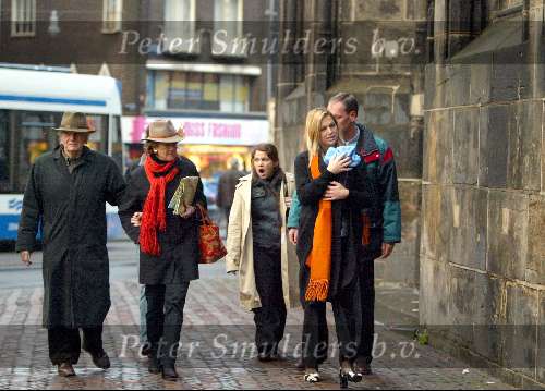Amsterdam 28 december 2003
Prinses Maxima en Prinses Amalia wandelen met ouders Maxima en broer en zus bij Paleis op de Dam.
Peter Smulders bv