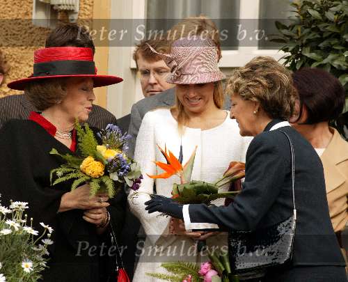 Wijhe en deventer 30 april
Koninginnedag  Maxima en Koningin Beatrix en Prinses Margriet