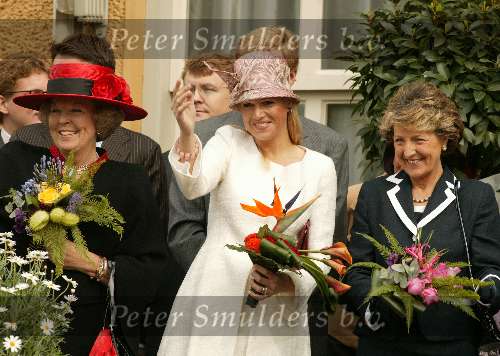Wijhe en deventer 30 april
Koninginnedag  Maxima en Koningin Beatrix en Prinses Margriet