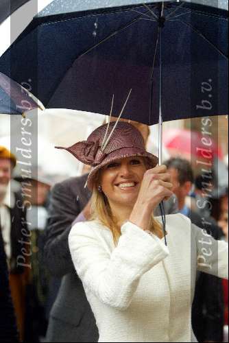 Wijhe en deventer 30 april
Koninginnedag  Maxima onder de paraplu