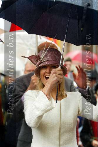 Wijhe en deventer 30 april
Koninginnedag  Maxima onder de paraplu