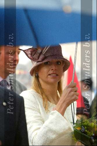 Wijhe en deventer 30 april
Koninginnedag   Maxima onder de paraplu
