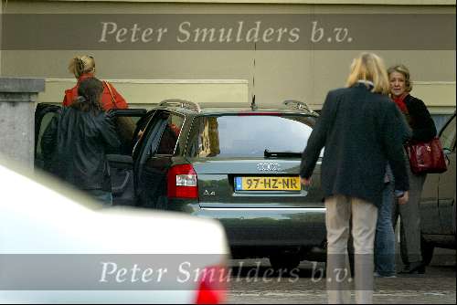 Den Haag 17 mei 2003
Maxima met moeder in den haag bij het paleis.