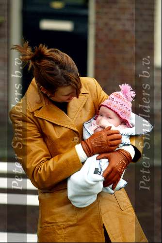 Weesp 1 december 2003
Pernille la Lau met jongste baby