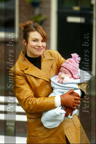 Weesp 1 december 2003
Pernille la Lau met jongste baby