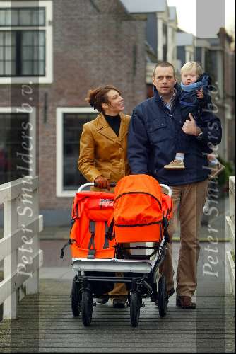 Weesp 1 december 2003
Pernille la Lau met vriend en kinderen en kinderwagen
