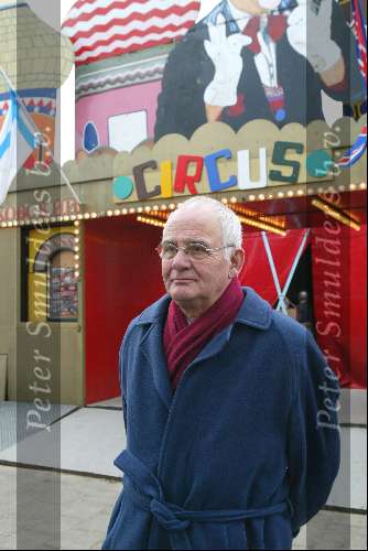 Hilversum 30 december 2003
Begrafenis Toni Boltini in circustent. 
Pim Juffermans