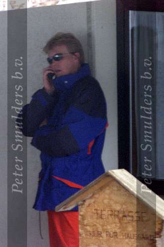 Zurs/Lech 4 April 2001
Prins Willem Alexander met gsm in Zurs.