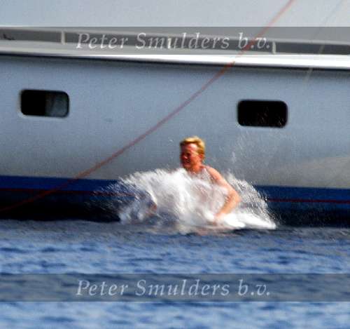 Porto Ercole 5 augustus 2003
Prins Willem Alexander zwemmend bij de jumbo VI