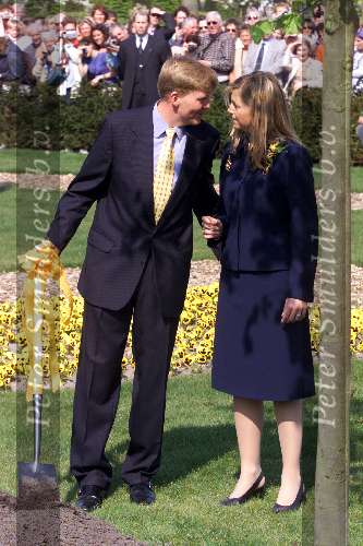 Lisse 9 mei 2001
Maxima en Prins Willem Alexander bezoeken de Keukehof.
en planten een boom