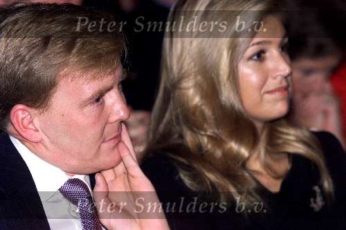 Amsterdam 11 december 2001
Uitreiking prijs van het Prins Claus fonds in het paleis op de dam.  Prins Willem Alexander en Prinses Maxima.