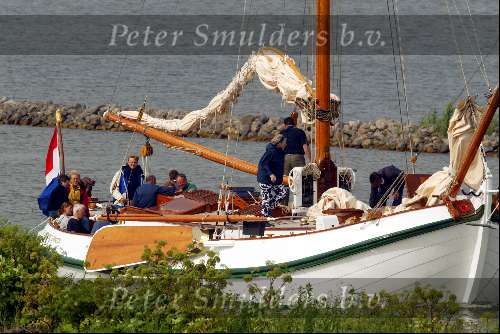Muiden 17 juni 2002
Koningin Beatrix,  Prins Willem Alexander en Prinses  Maxima varen met de Groene Draeck.