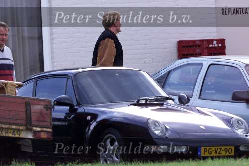 Lelystad 18 mei 2000
Prins Willem Alexander bij zijn porsch op vliegveld Lelystad