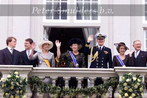 Den Haag 18 september 2001
Prinsjesdag 2001
Koningin Beatrix, Prins Willem Alexander, Prins Friso, Prins Constantijn, Prinses Laurentien, Pieter v Volenhoven en Prinses Margriet.