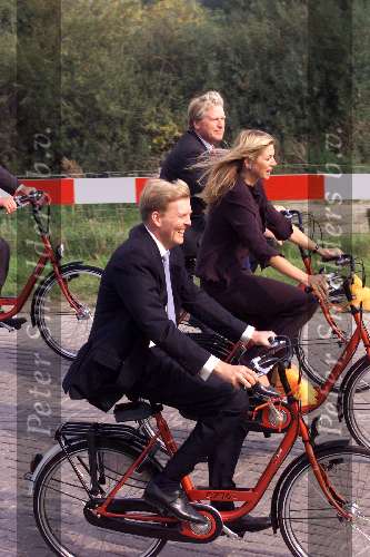 Utrecht 26 septmber 2001
Prins Willem Alexander en Maxima bezoeken de provincie Utrecht. Hier op de fiets