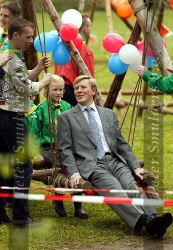 Wijhe en deventer 30 april
Koninginnedag  Prins Willem Alexander tussen de verkenners