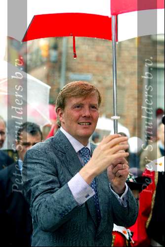 Wijhe en deventer 30 april
Koninginnedag  Prins Willem Alexander onder de paraplu