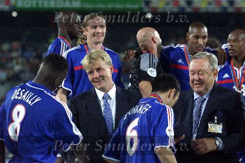 Rotterdam, 2 juli 2000   Euro 2000
Frankrijk-Italie, eindstand na verlenging 2-1
Prins Willem Alexander en Lennart johansson met Desailly en Djorkaeff