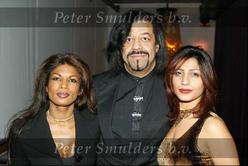 Amsterdam 15 december 2003
Premiere Lord of the Rings in Tuschinski.
Rasti Rostelli met vrouw en assistente