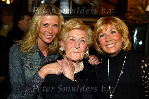 Amsterdam 1 december 2003
Presentatie DVD Willy Alberti in Amsterdam. 
Danielle van t Schip met Ria Alberti en Willeke Alberti