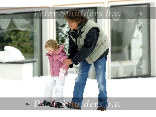 Lech 21 december 2003
Linda de Mol op Vakantie met haar kinderen 
Hier haar vriend Sander Vahle met hun dochtertje Noa
Wintersport