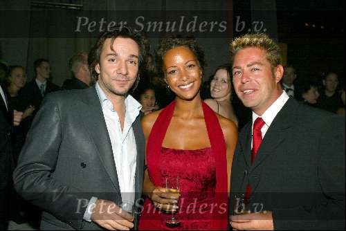 Amsterdam 15 december 2003
Premiere Lord of the Rings in Tuschinski.
Sonja Silva met vriend en Spiros