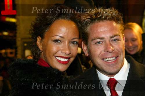 Amsterdam 15 december 2003
Premiere Lord of the Rings in Tuschinski.
Sonja Silva met vriend