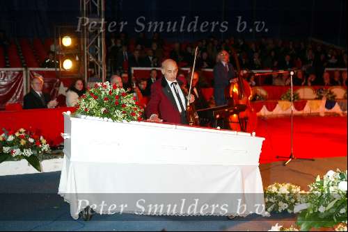 Hilversum 30 december 2003
Begrafenis Toni Boltini in circustent
Tato Miranda