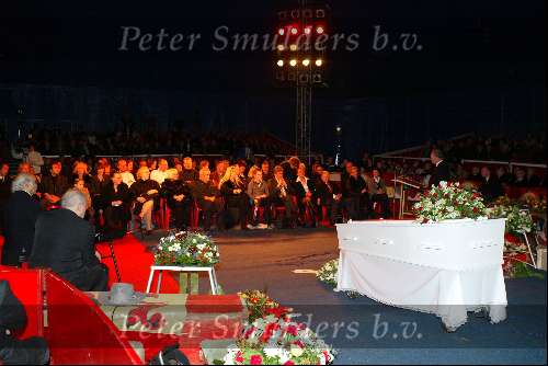 Hilversum 30 december 2003
Begrafenis Toni Boltini in circustent.