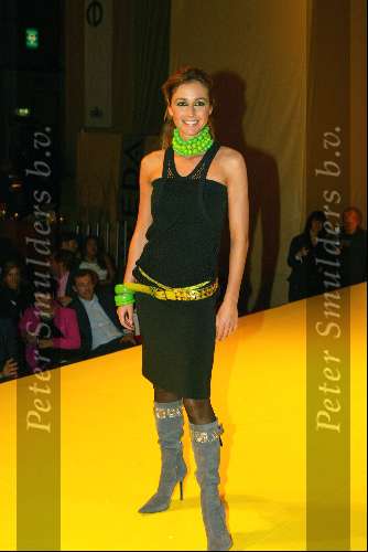 Amsterdam 10 december 2003
Veiling kleding Bekende Nederlanders.  
Wendy v Dijk