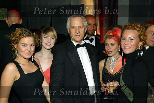 Amsterdam 15 december 2003
Premiere Lord of the Rings in Tuschinski.
Wilbert Gieske tussen collega\\\'s