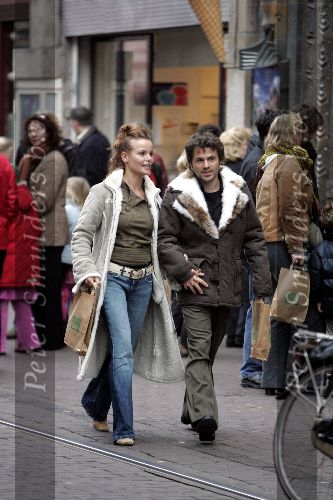 Amsterdam 4 december 2004
Angela Schijf met haar man Tom v Landuyt winkelend in Amsterdam
