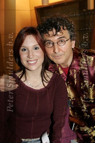 Hilversum 17 december 2004
Presentatie  van finalisten van het songfestival in hetTros gebouw. 
Bruce Smith en Chantal